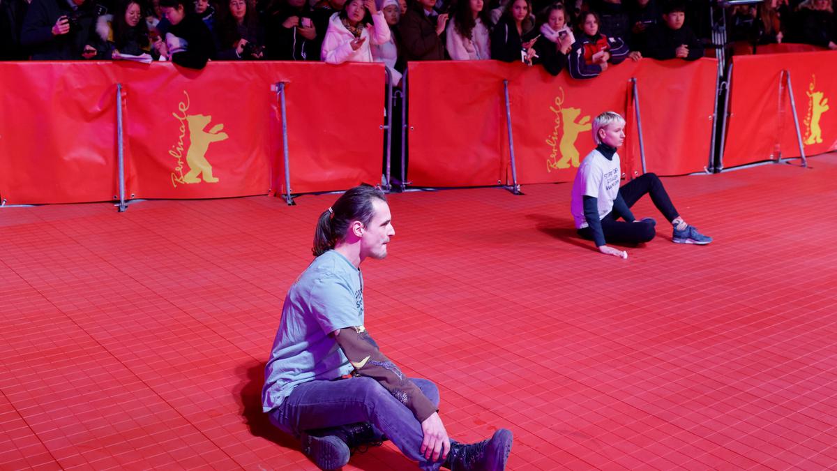 Berlinale 2023: Climate activists glue themselves to red carpet