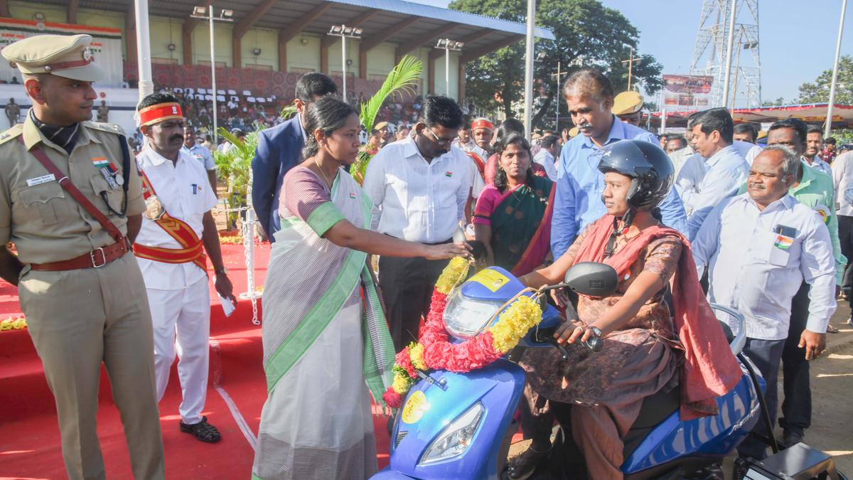 Republic Day celebrated with fervour in Salem, Namakkal, Dharmapuri, Krishnagiri districts