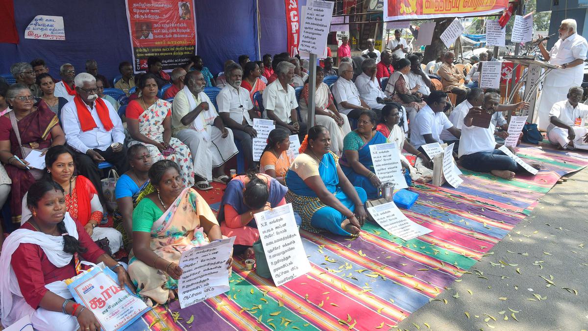 CPI (M) protest demanding reopening of Puducherry ration shops enters third day