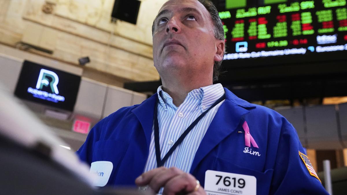 Tech giants help lift U.S. stocks to fresh records