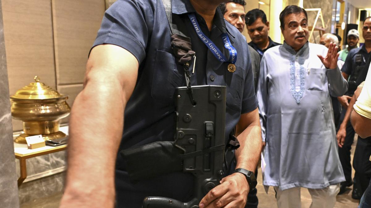 Man held for issuing bomb threat to Union Minister Gadkari's Nagpur residence