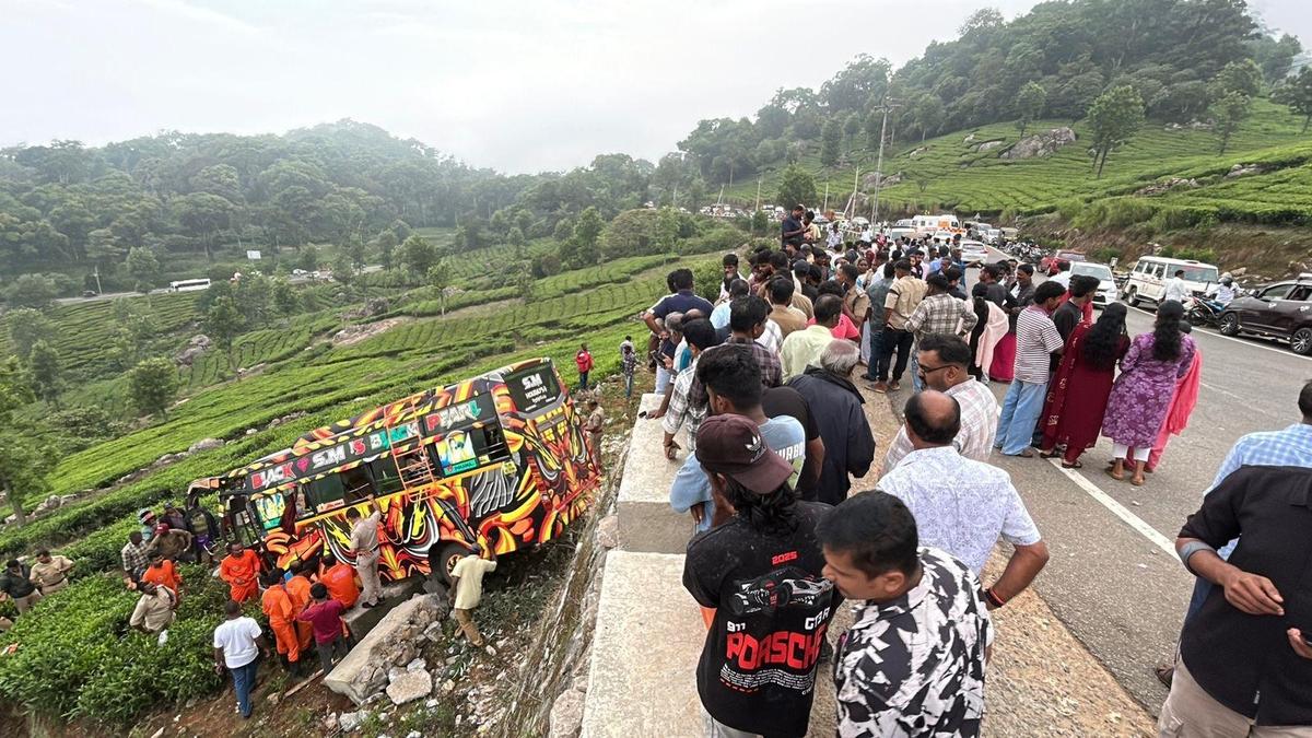 One killed, several injured as minibus carrying tourists from Tamil Nadu falls into tea plantation