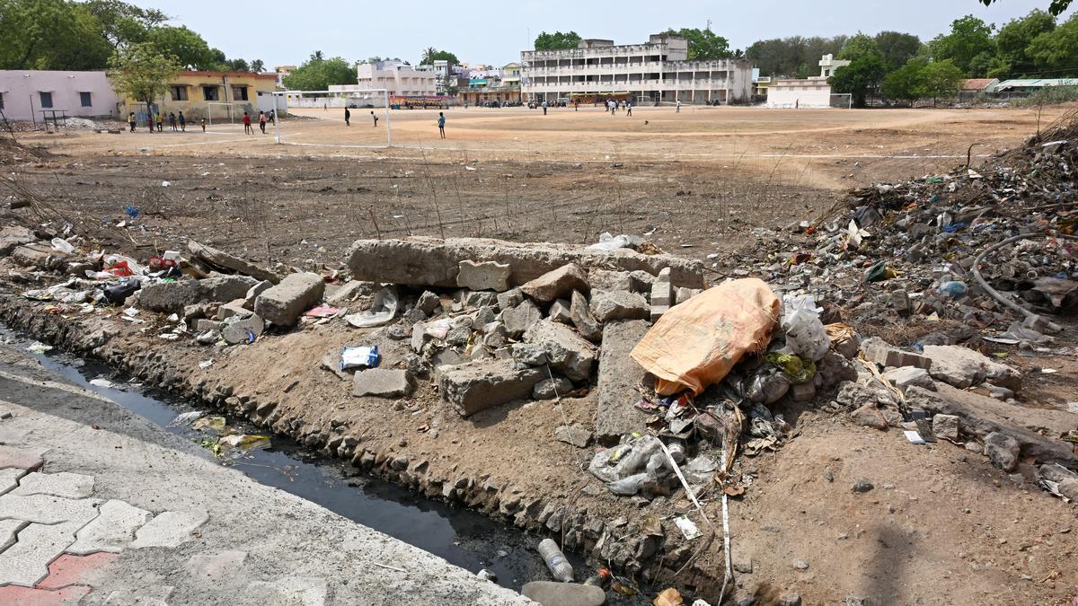 Lack of compound wall makes govt. school in Tirumangalam a haven for tipplers