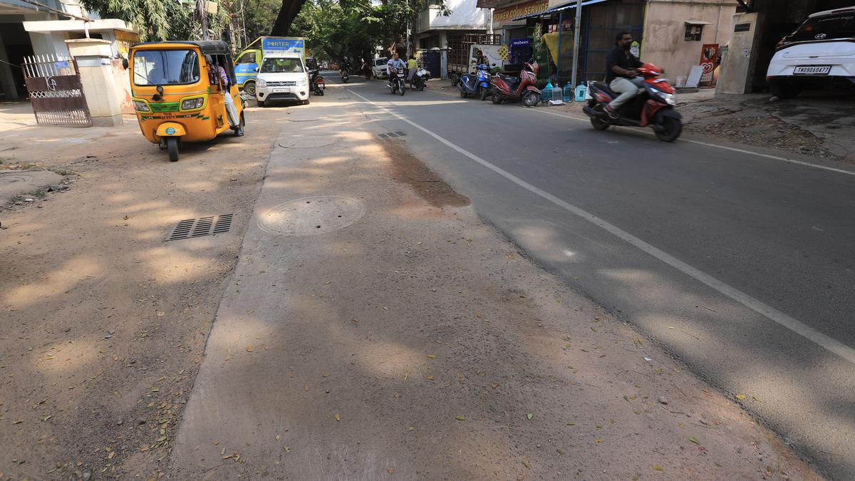 In Kodambakkam, a ‘parking lot’ in the middle of the road