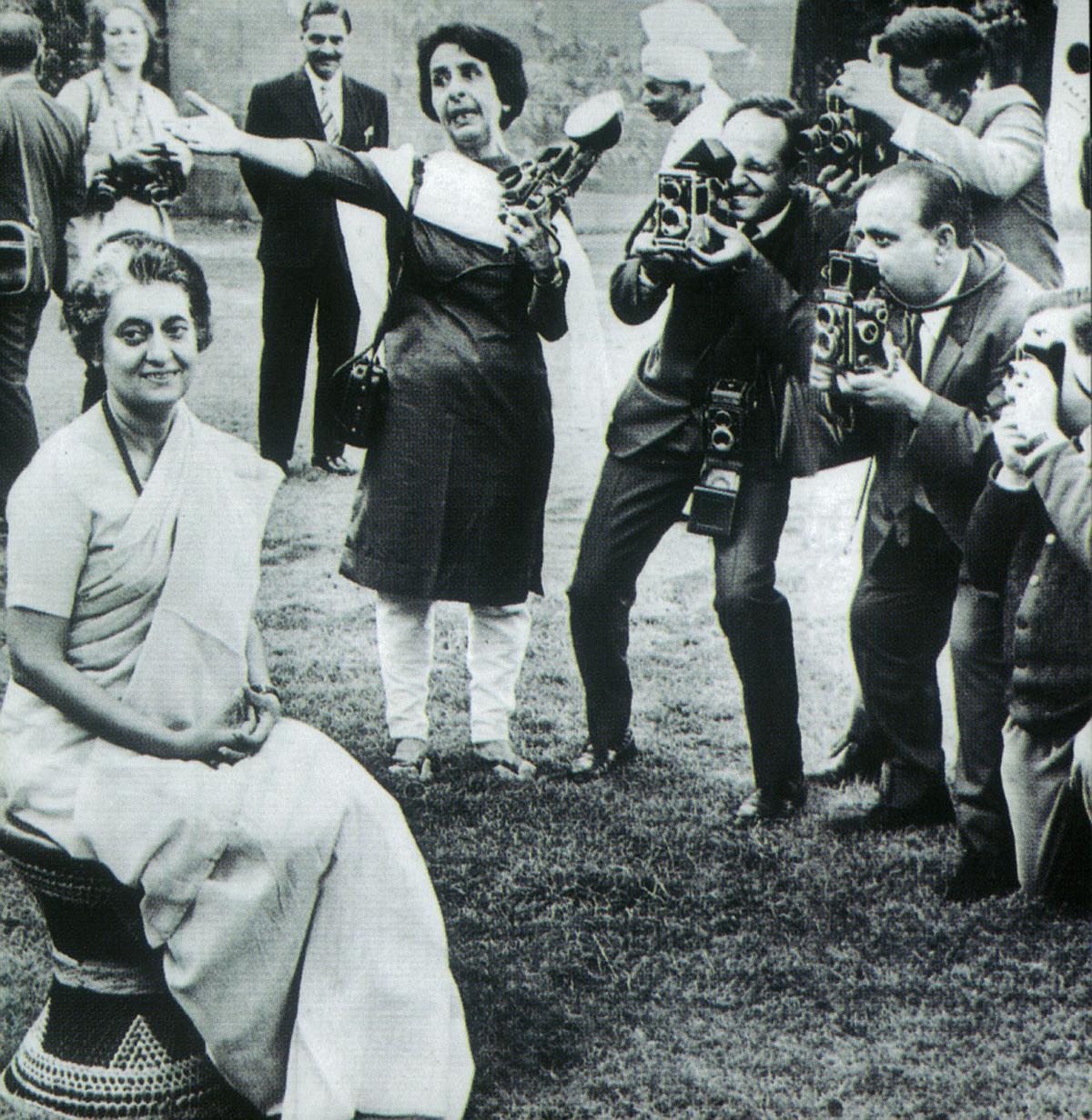 Homai was frequently the only woman with a camera.