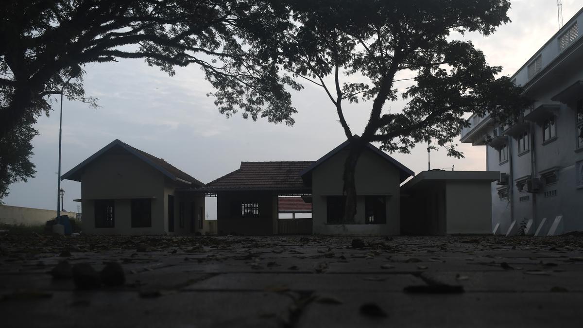Passengers upset as deadline for dredging premises of Mattancherry boat jetty ends