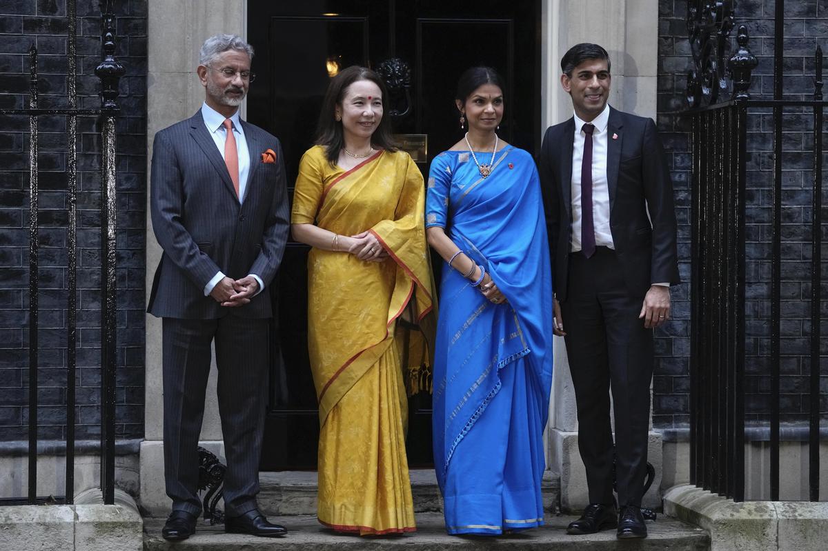 Jaishankar meets Rishi Sunak in London