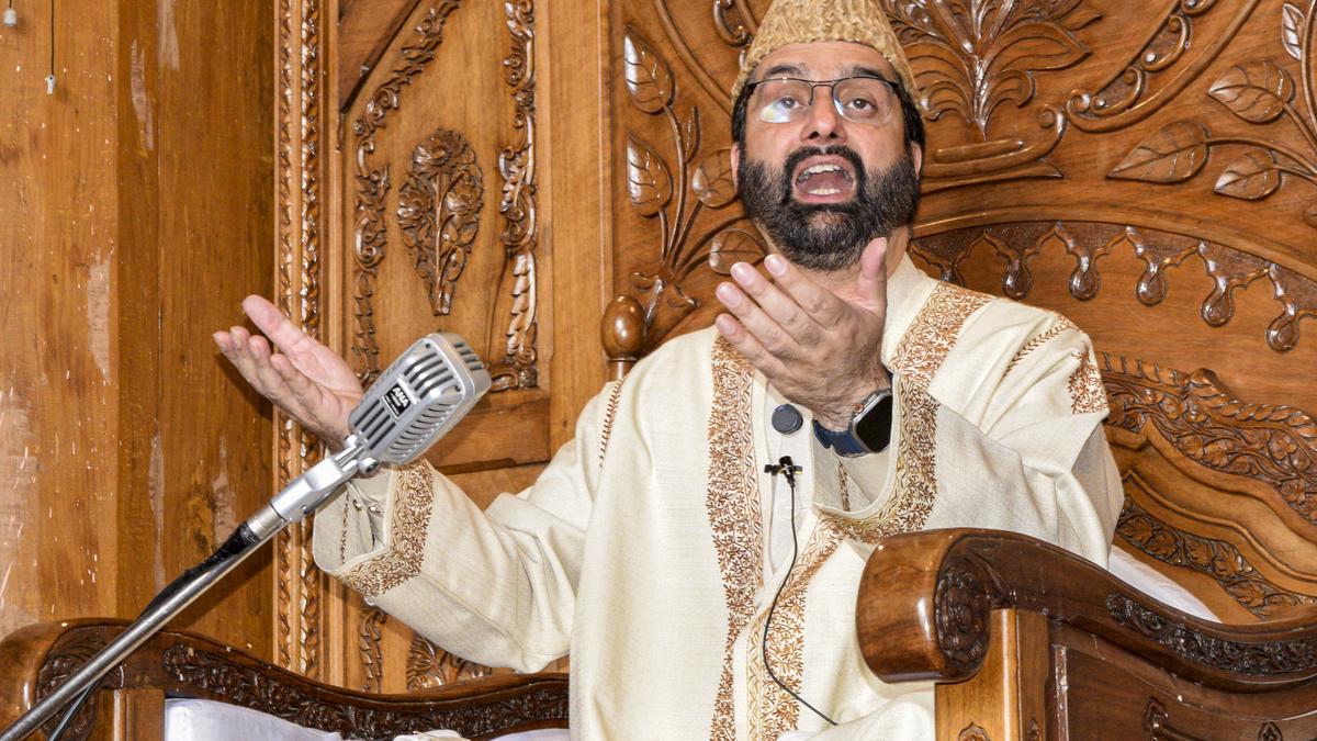 People of J&K want peace, not war: Mirwaiz Umar Farooq