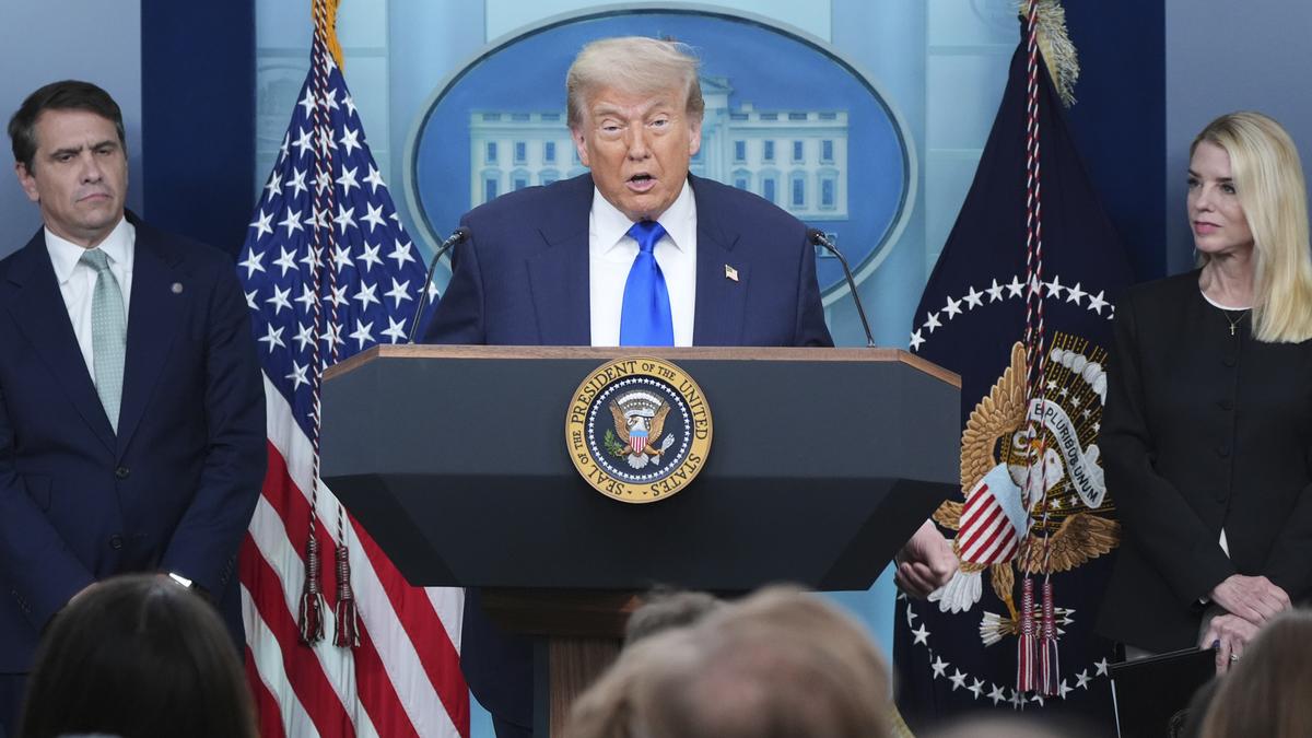 https://th-i.thgim.com/public/incoming/cpz5pa/article69770030.ece/alternates/LANDSCAPE_1200/Trump_99230.jpg