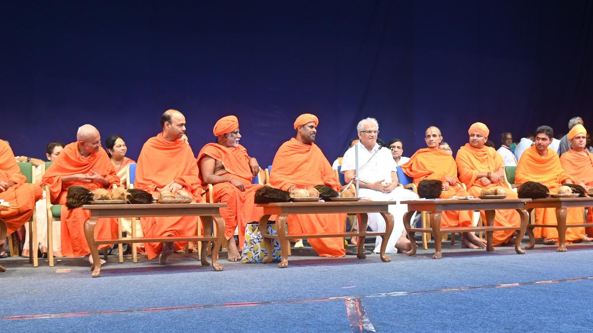 Ready to show solidarity with Dharmasthala temple by converging infront of Vidhana Soudha: Jain seers