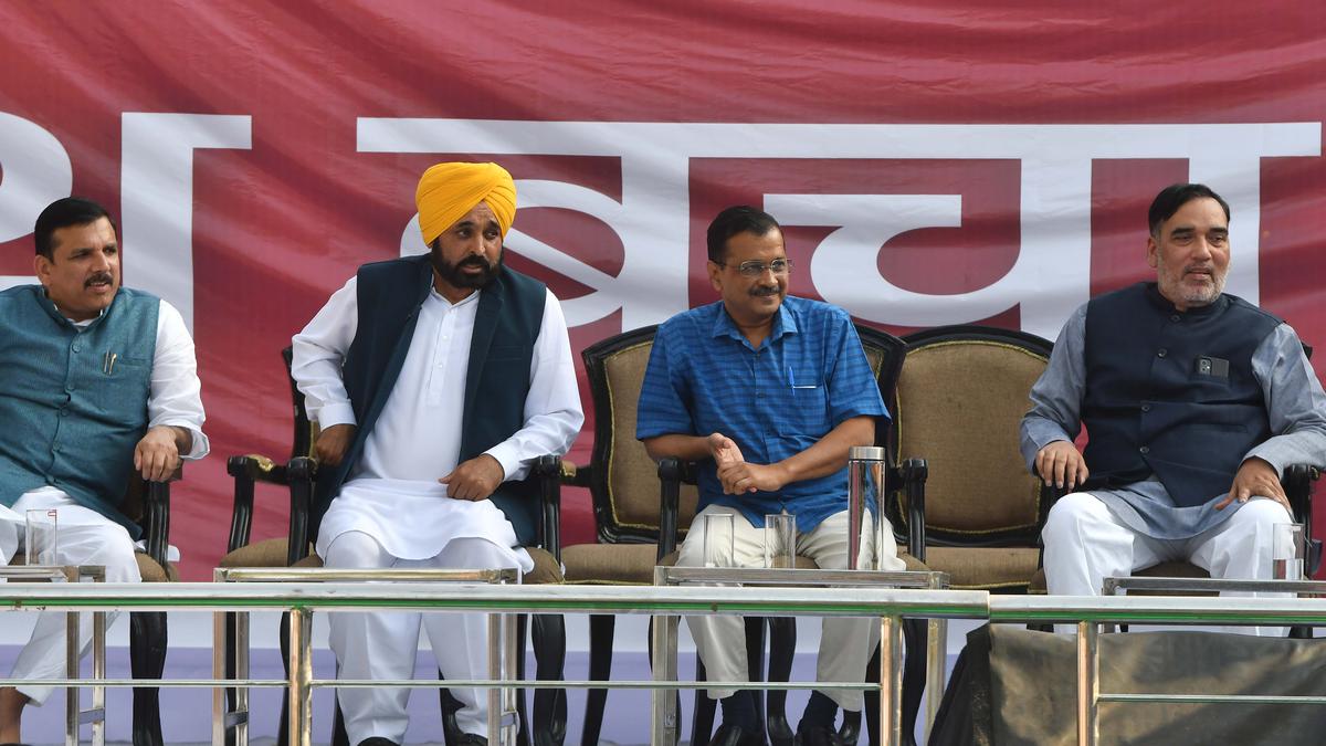 Kejriwal launches ‘Oust Modi’ campaign, calls PM ‘insecure’