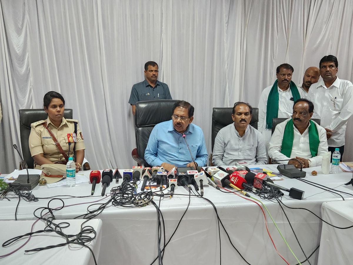 Home Minister G. Parameshwara addressing a press conference in Hubballi on Friday.  