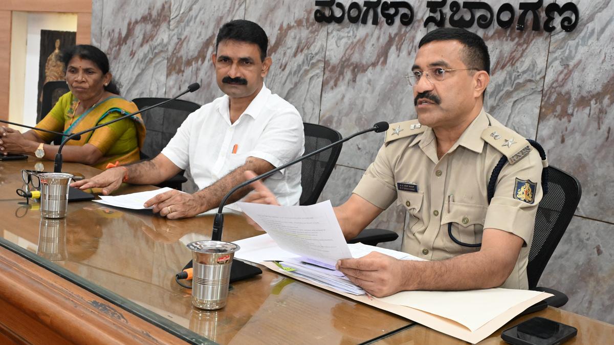 Councillors and city police spar over haphazard parking of vehicles on widened roads