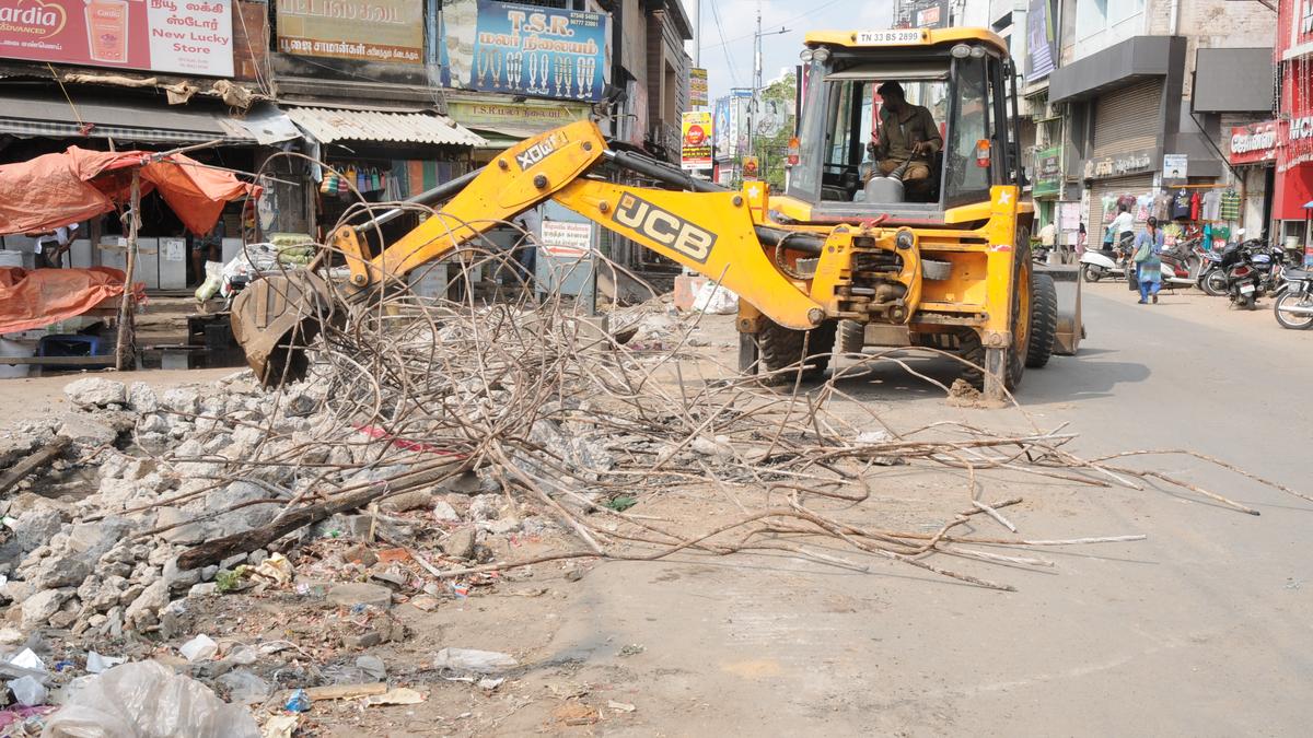Traffic diversion on Cauvery Road and R.K.V. Road in Erode