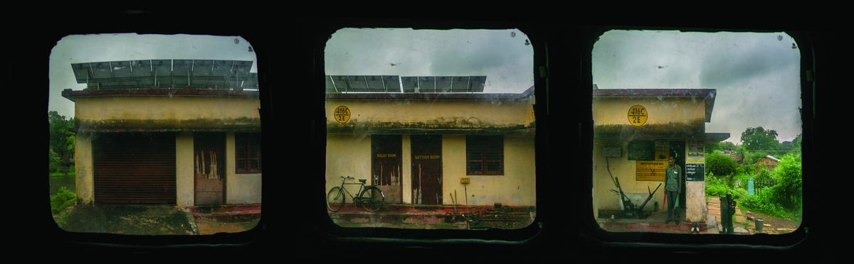 गिरीश गोपीनाथन द्वारा 'बीगोन डेज़'