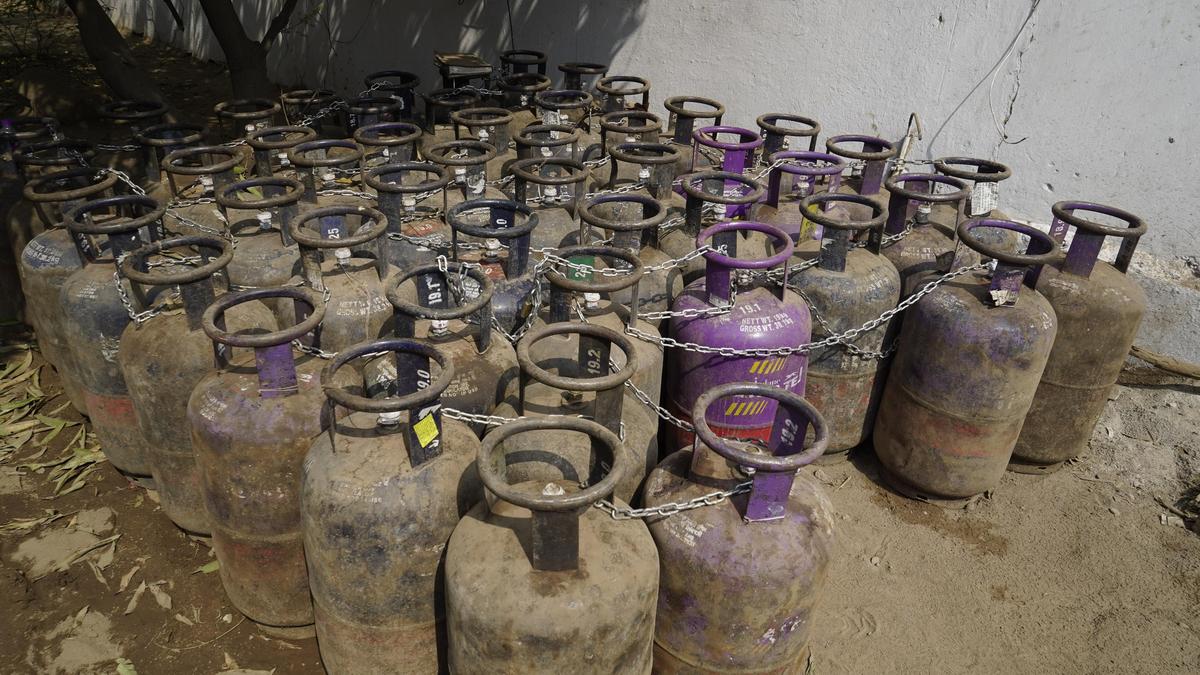 Hyderabad hostels and PGs worry supply crunch due to LPG price hike and soaring grey market rates