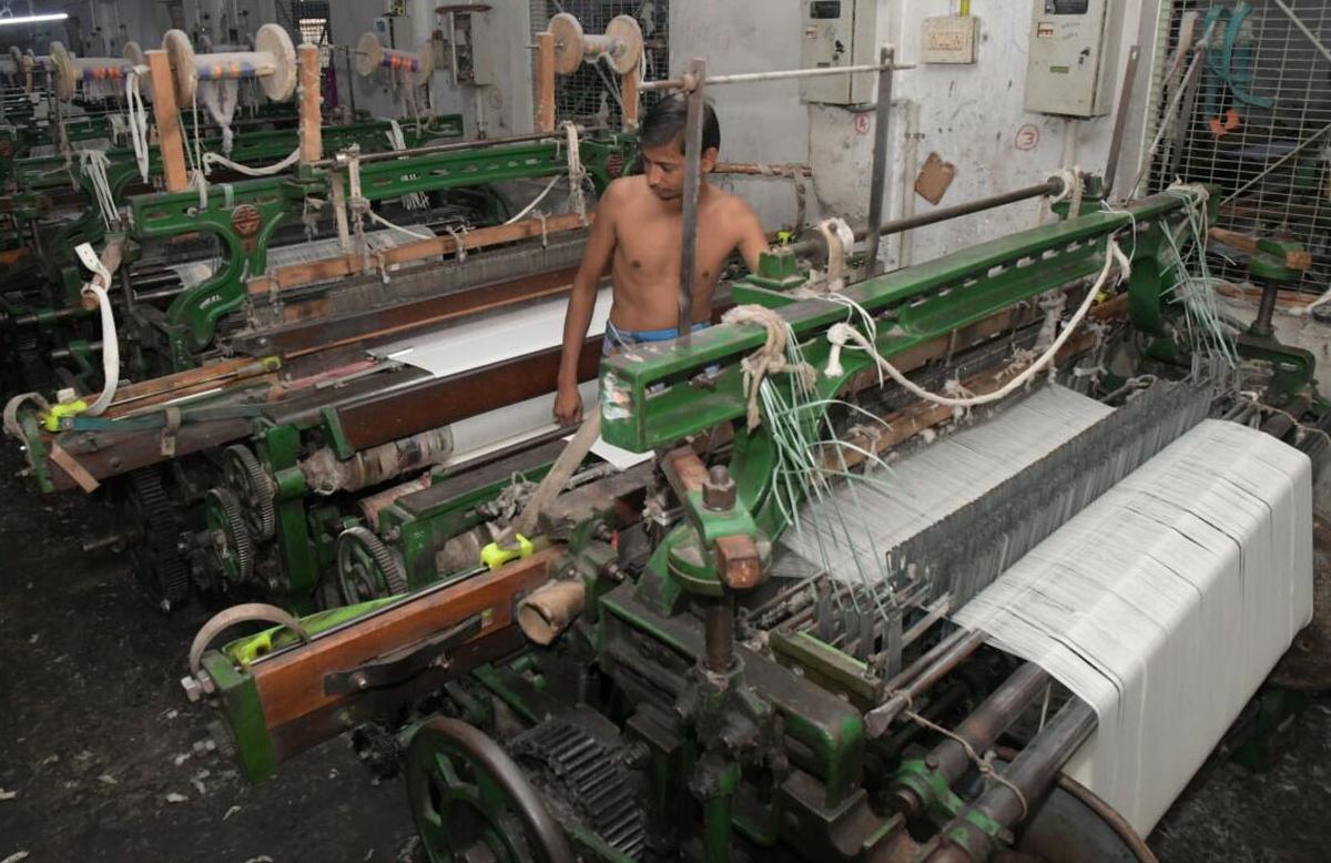 Power loom federation seeks hike in wages for producing free dhotis, saris