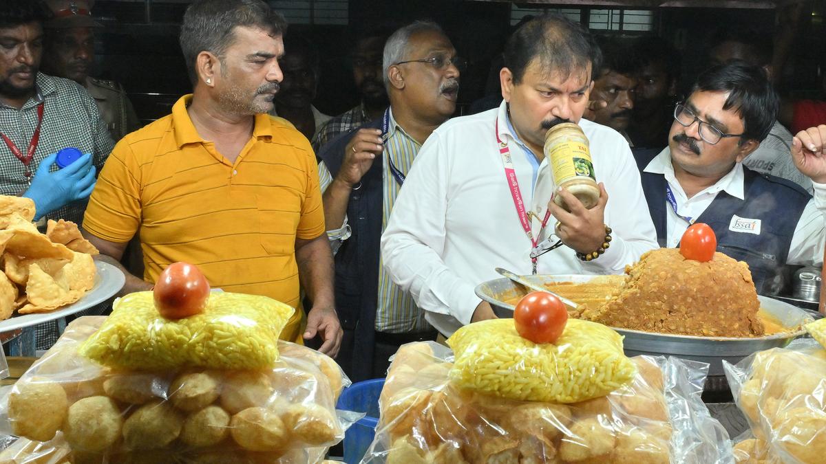 Officials raid 58 pani puri shops in Chennai, find unhygienic practices