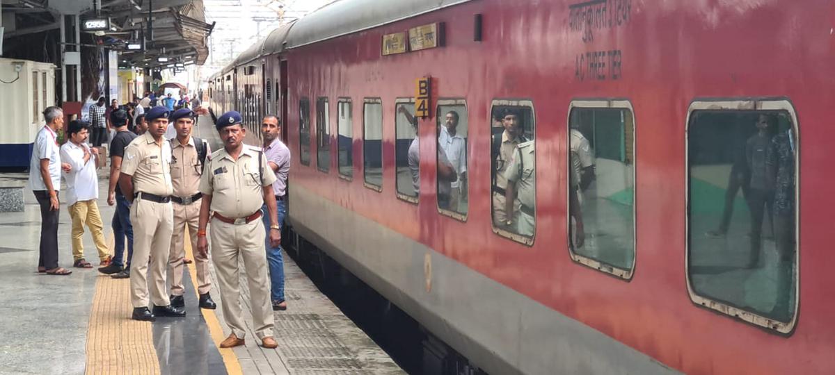 RPF jawan shoots dead four persons on board Jaipur-Mumbai train - The Hindu