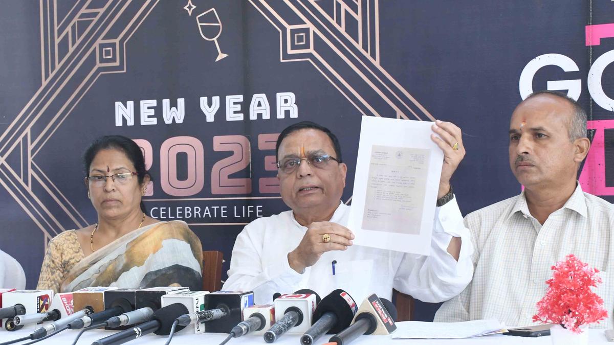 Dharwad BJP faces dissent; one quits party, another ready with letter