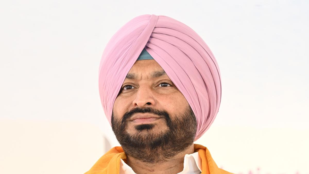 Union Minister Ravneet Bittu apologises for alleged casteist remarks during heated exchange with police