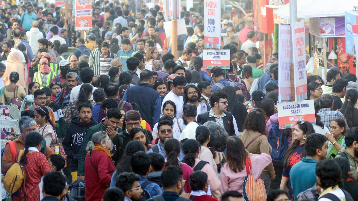 Survey in and around Kolkata shows most students in 17-24 age group read books only occasionally