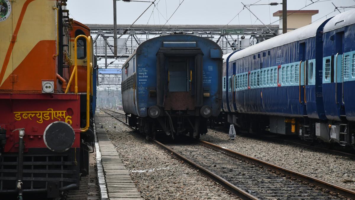 Sealdah division of Eastern Railway launches pilot project of monitoring system to ensure safety of shunt men