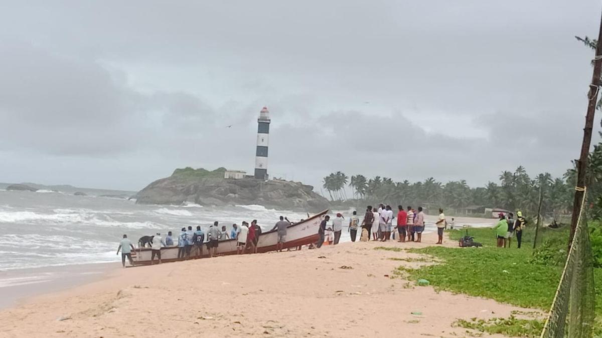 Seven fishermen rescued after boat capsizes near Kaup lighthouse in Udupi