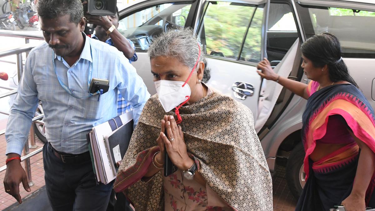 Ambasamudram custodial torture | Victims depose before IAS officer Amudha
