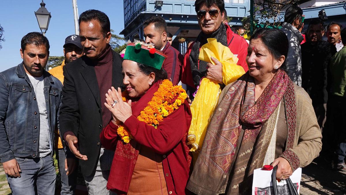 Congress observers meet Himachal Pradesh Governor ahead of MLAs' meeting to choose Chief Minister