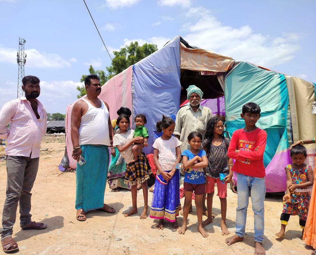 A group of Hakki Pikki people live in around 70 tents on private land at Srirampura, near Shivamogga in Karnataka.