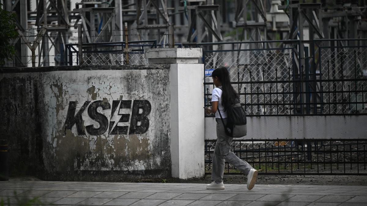 Youth Congress stages ‘sleep protest’ at KSEB office over alleged unannounced power cuts in Kerala’s Kollam