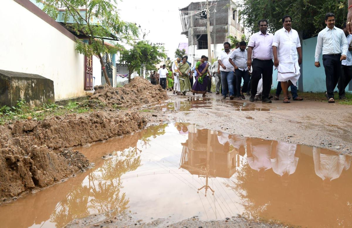 Minister inspects waterlogged areas in Madurai, directs officials to repair roads