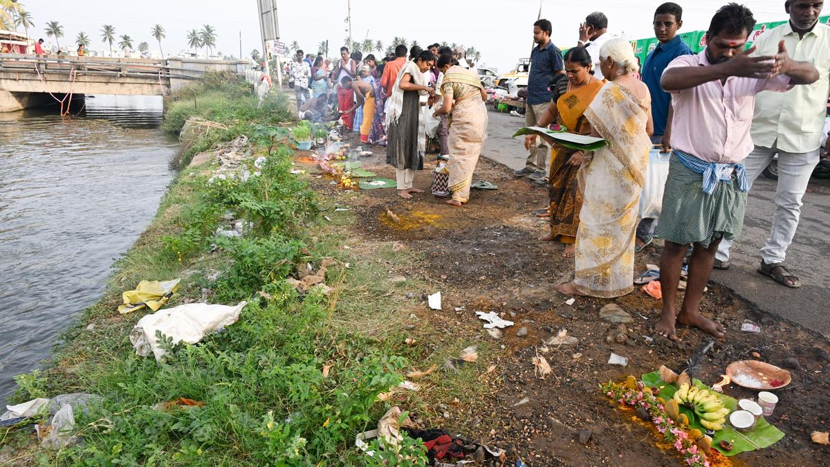 Aadi Perukku turns a low-key affair in Erode district