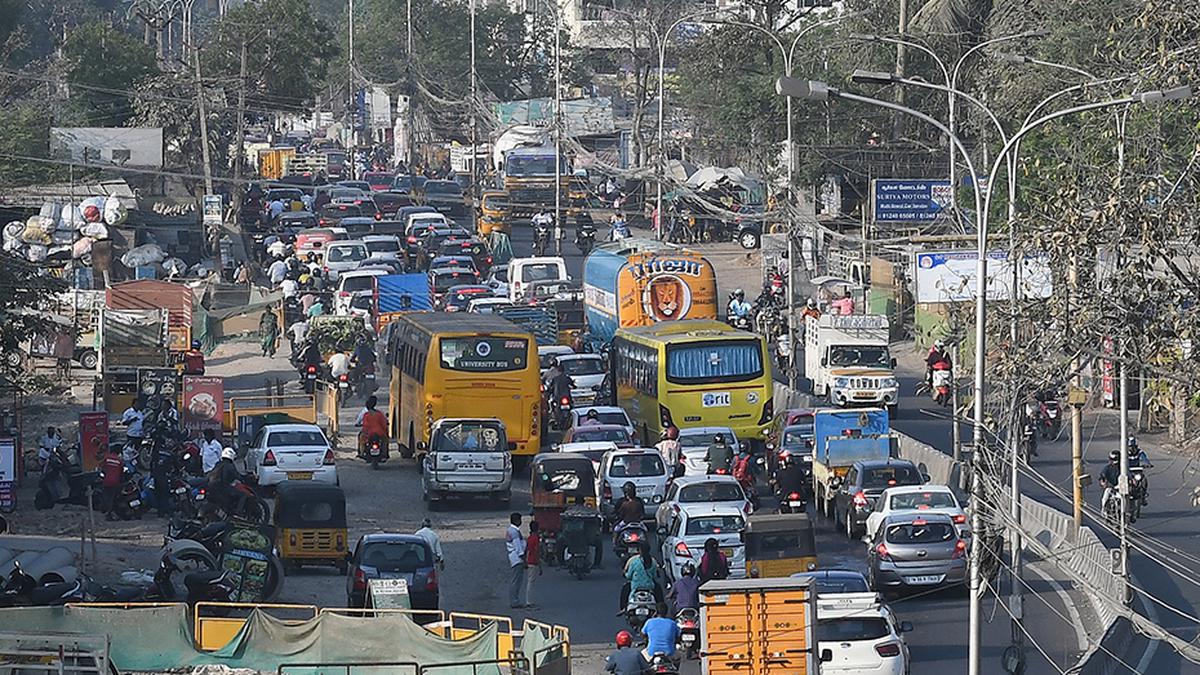Madras High Court directs Chennai Traffic Police to crack down on road rule violators