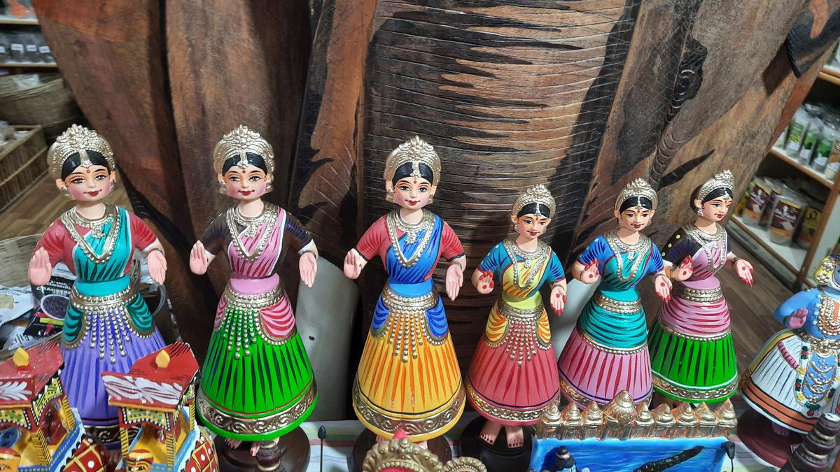 Deck up your Dusserha display with dolls from the Grameena Angadi this year