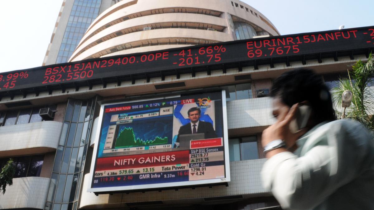 Stock markets snap four-day gaining streak on weak global cues