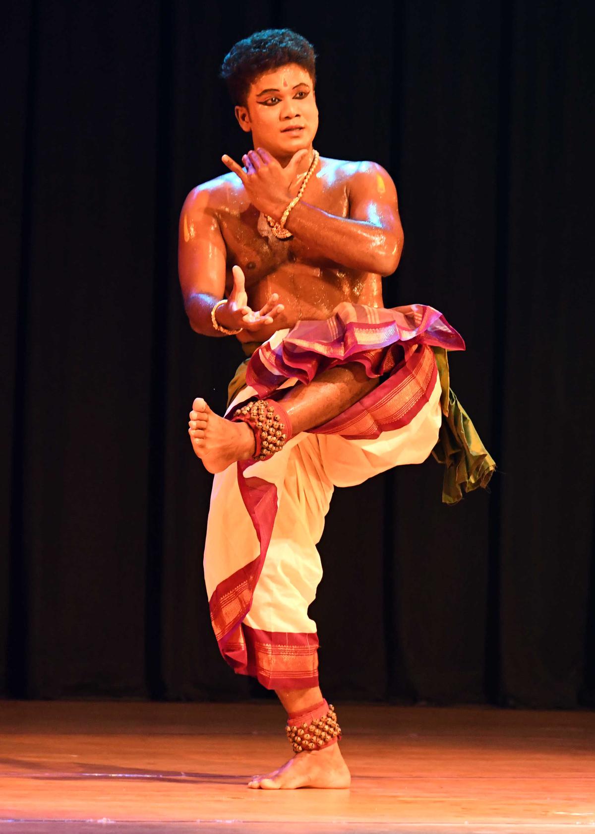 Bharatanatyam performance by Kaliveerapathiran at The Music Academy's Dance Festival on 04 January 2023. 