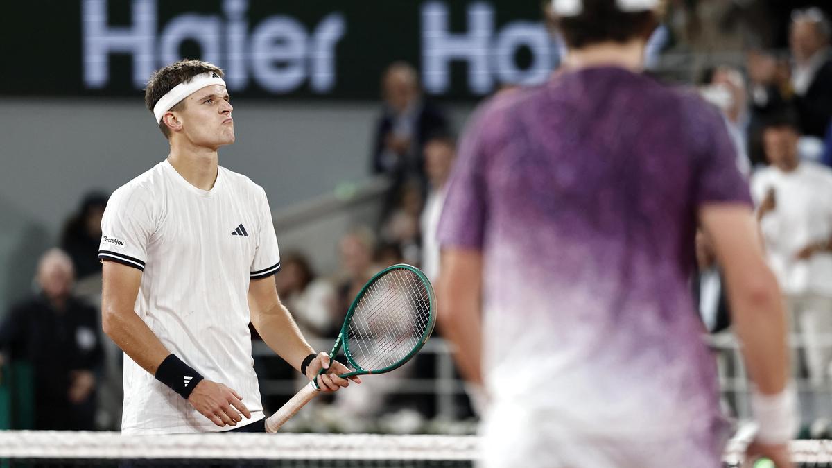 French Open 2026: Jakub Mensik stops teen Joao Fonseca’s run, reaches semifinal