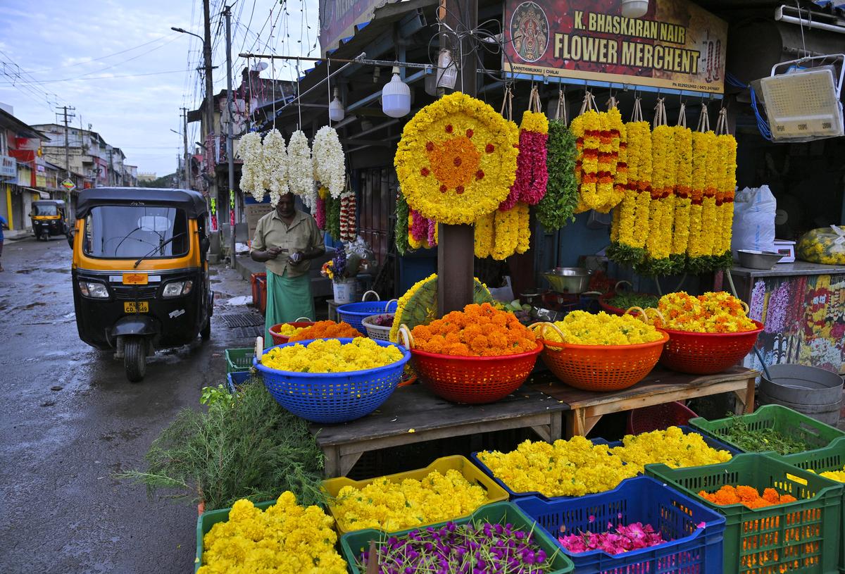 Fresh flowers at Pookada Junction in Chala Market