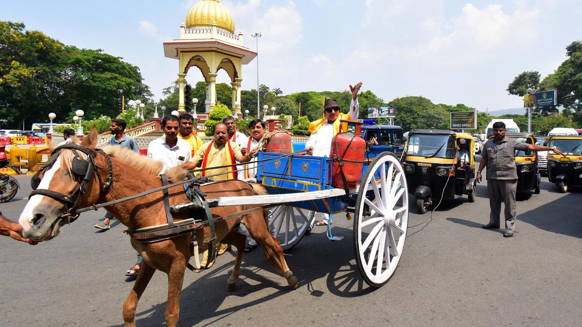 Vatal Nagaraj draws attention with unique protest
