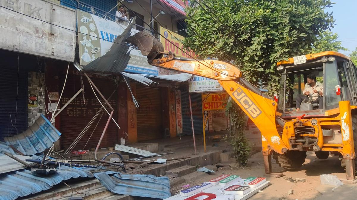 Opposition, unions criticise GVMC’s Operation Lungs 2.0; residents and associations back decongestion drive
