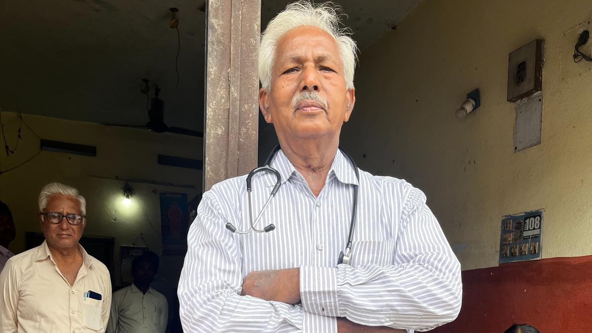 À l’occasion de la journée nationale des médecins, découvrez ce médecin de Suryapet qui facture 20 ₹