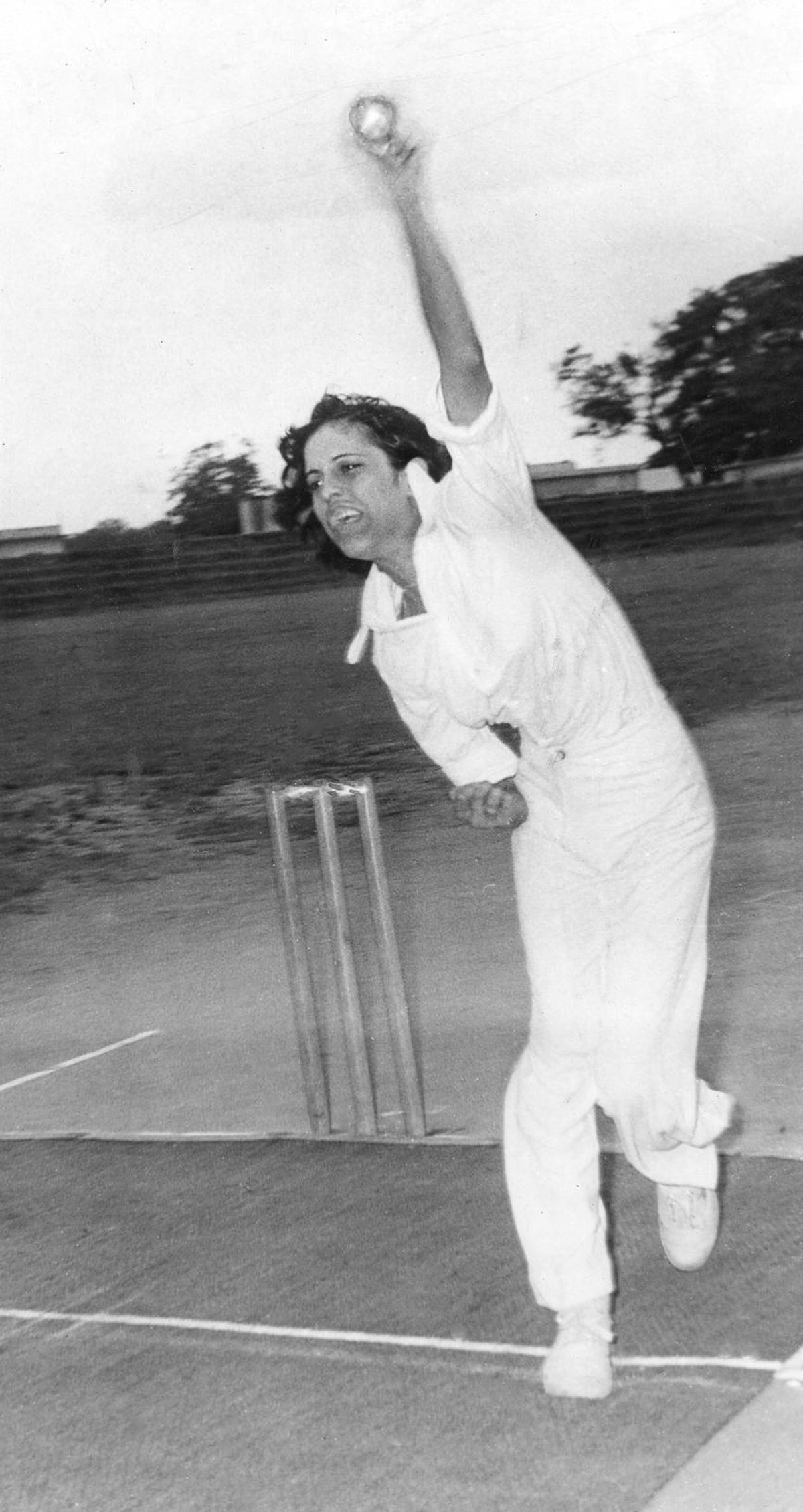 Diana Edulji in action Diana Edulji in action