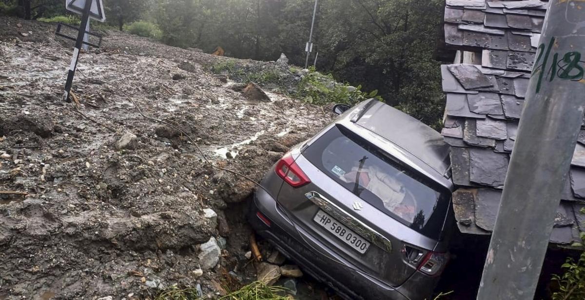 25 जून, 2025 को ईने, इनेल प्रदेश के कल्टस डिस्ट्रिक्ट, हिमाचल प्रदेश के कारण फ्लैश फ्ले में एक क्षतिग्रस्त वाहन एथ्टर बीट्र पसीना। 25 जून, 2025 को ईने, इनेल प्रदेश के कल्टस डिस्ट्रिक्ट, हिमाचल प्रदेश के कारण फ्लैश फ्ले में एक क्षतिग्रस्त वाहन एथ्टर बीट्र पसीना।