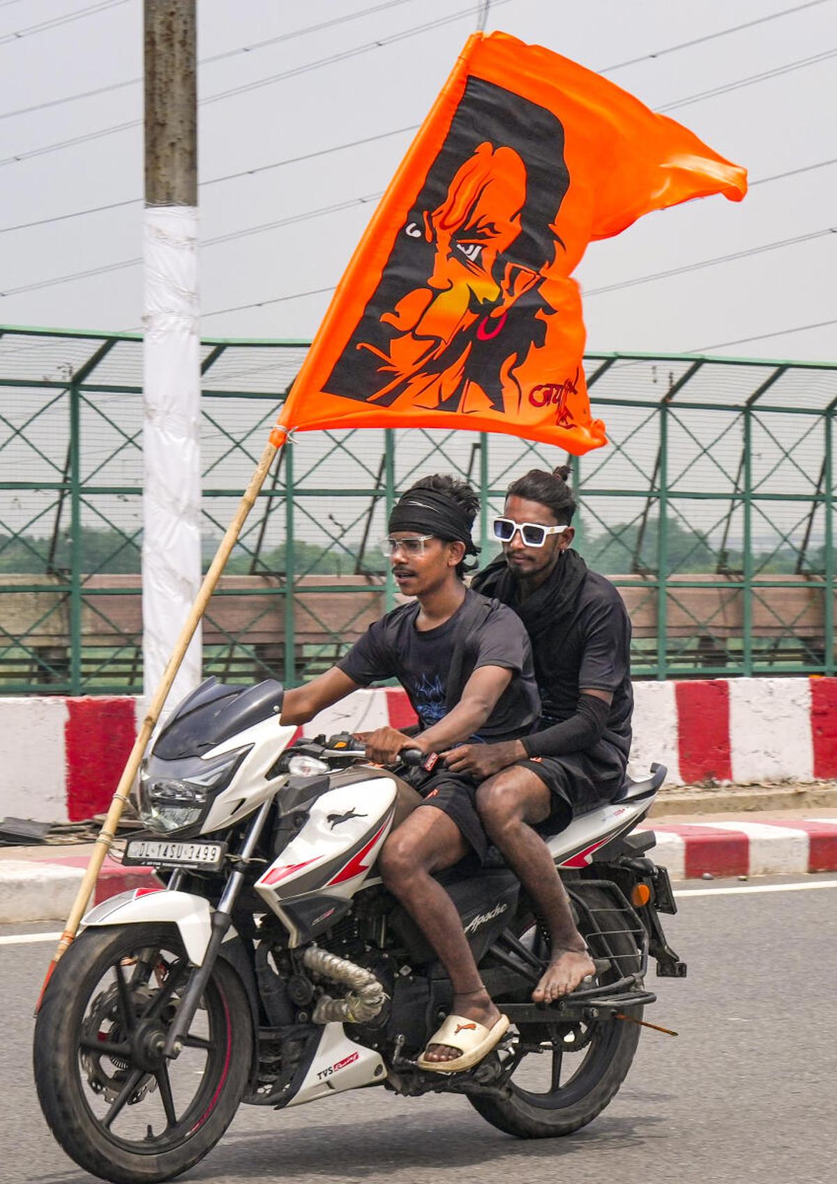 ‘Kanwariyas’ (Lord Shiva devotees) during ‘Kanwar Yatra’ in the holy month of ‘Shravan’, in New Delhi, on Thursday, Aug. 1, 2024. 