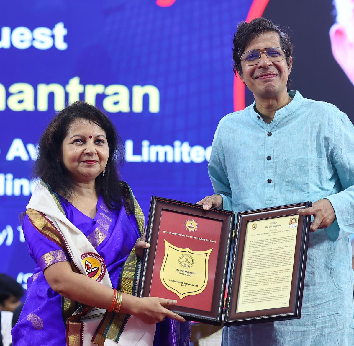 Mili Majumdar receiving the Distinguished Alumnus Award at Indian Institute of Technology Madras.