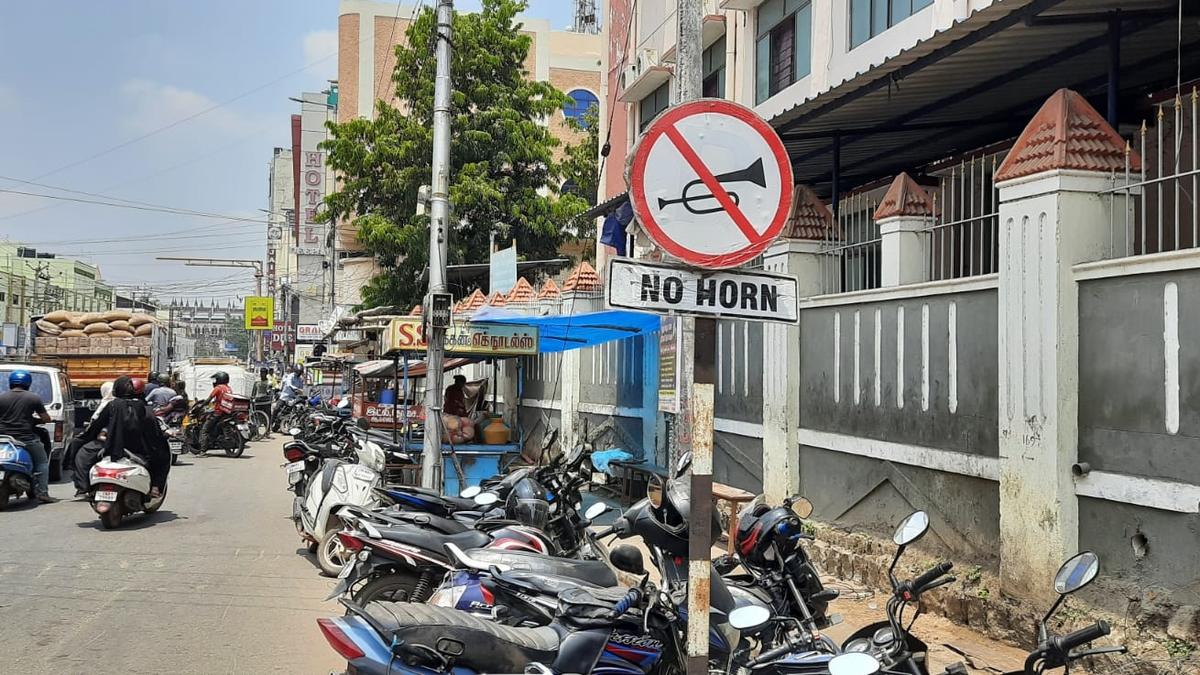 Noise pollution around Tiruchi District Central Library irks users