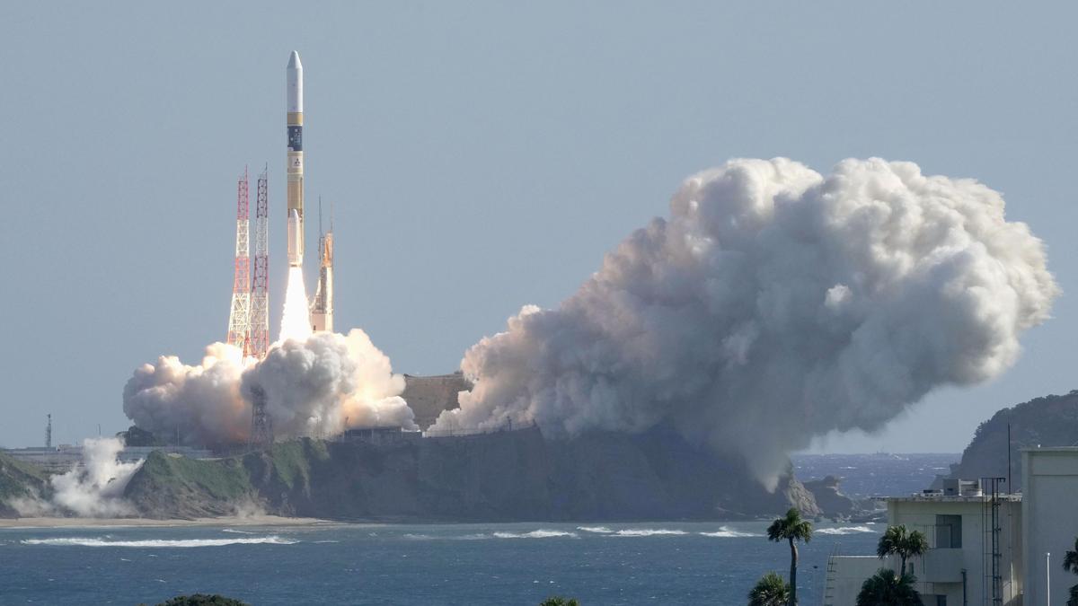 Japan launches rocket with lunar lander and X-ray telescope to explore origins of the universe