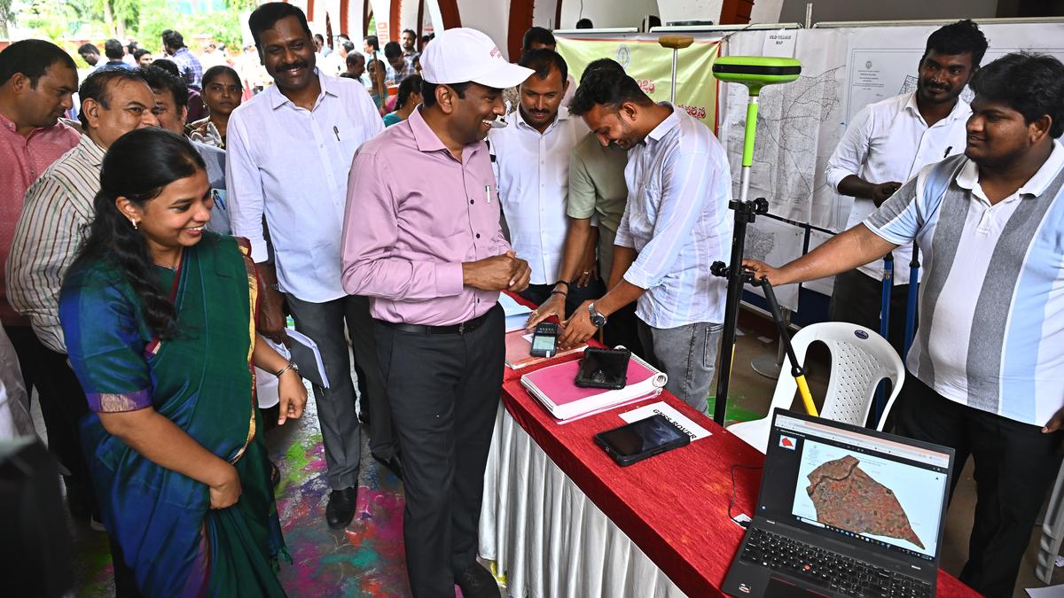 Revenue employees should win public confidence through sincerity and service-mindedness, says official